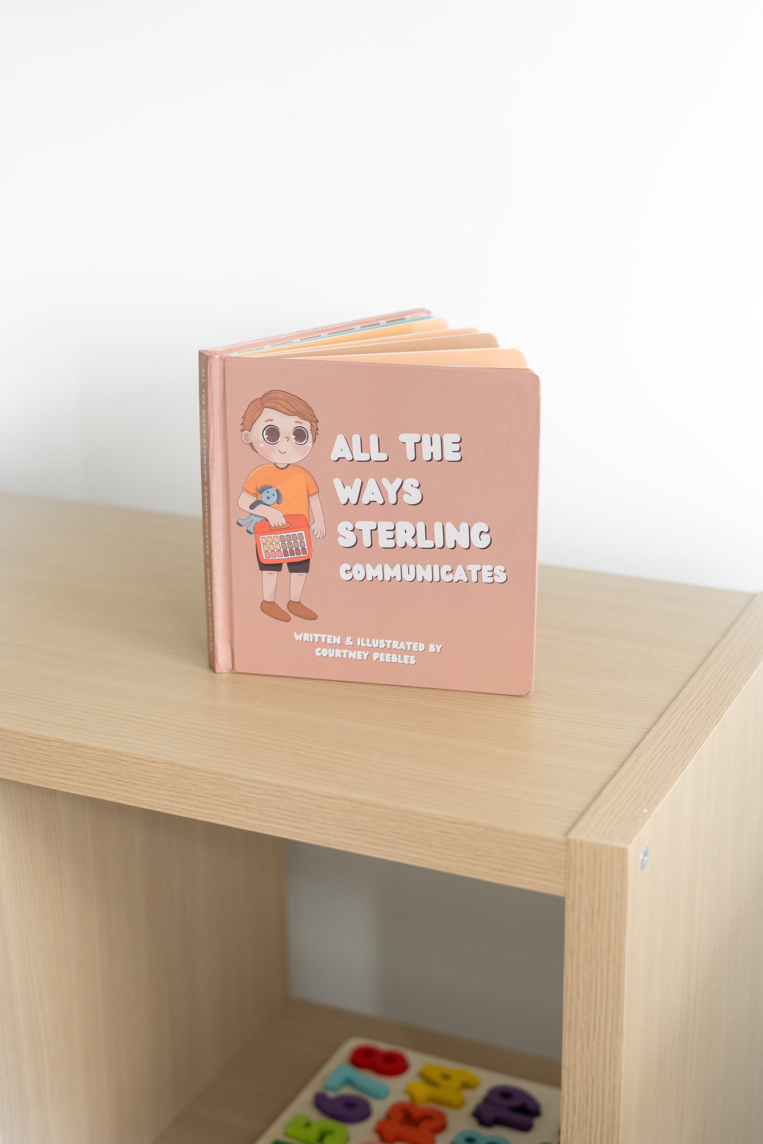 All the Ways Sterling Communicates (Board Book) Solobo   