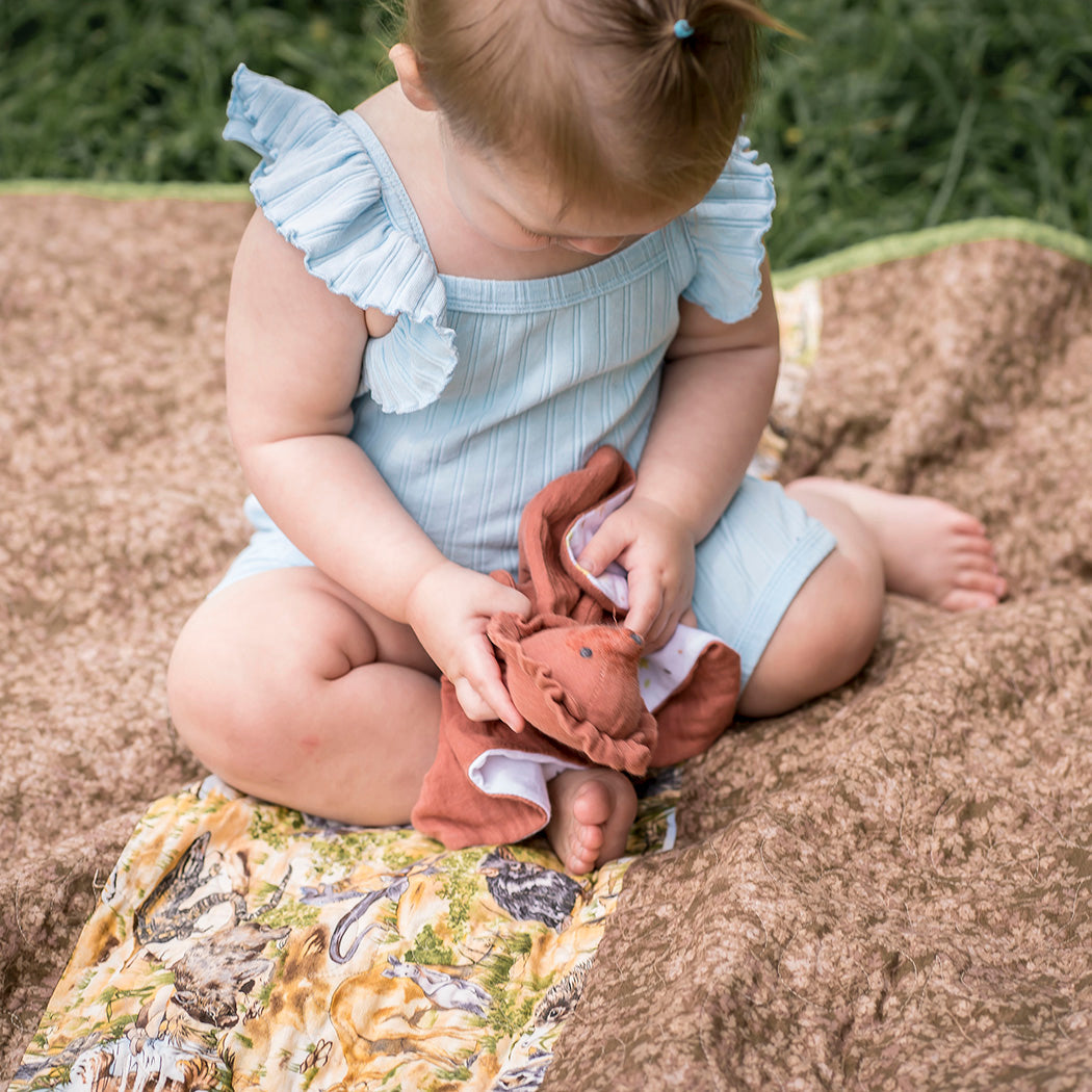 Lion Comforter With Rubber  Teether Tikiri Toys   