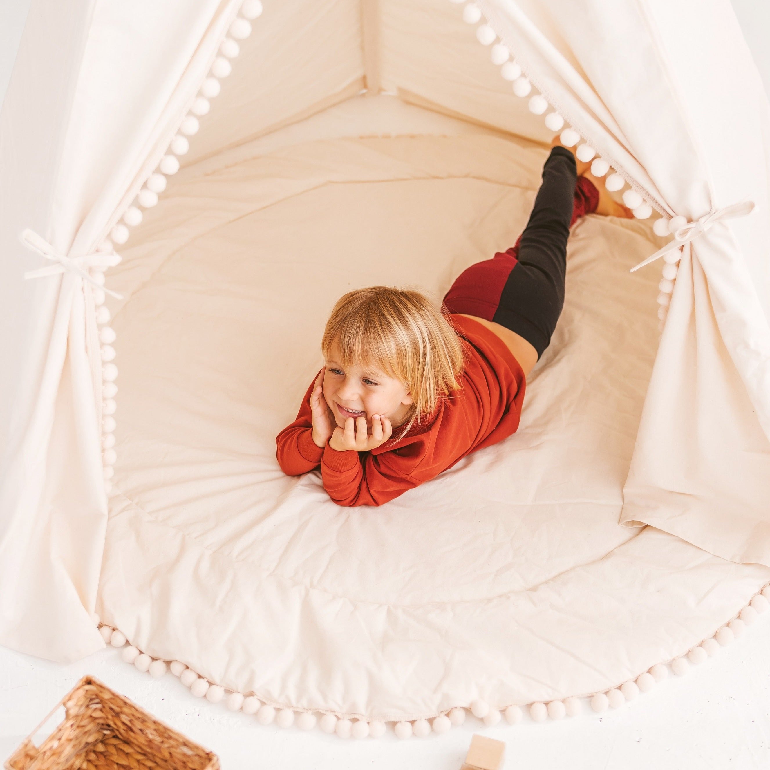 MINICAMP Extra Large Kids Teepee Tent With Pom Pom Decor minicamp   