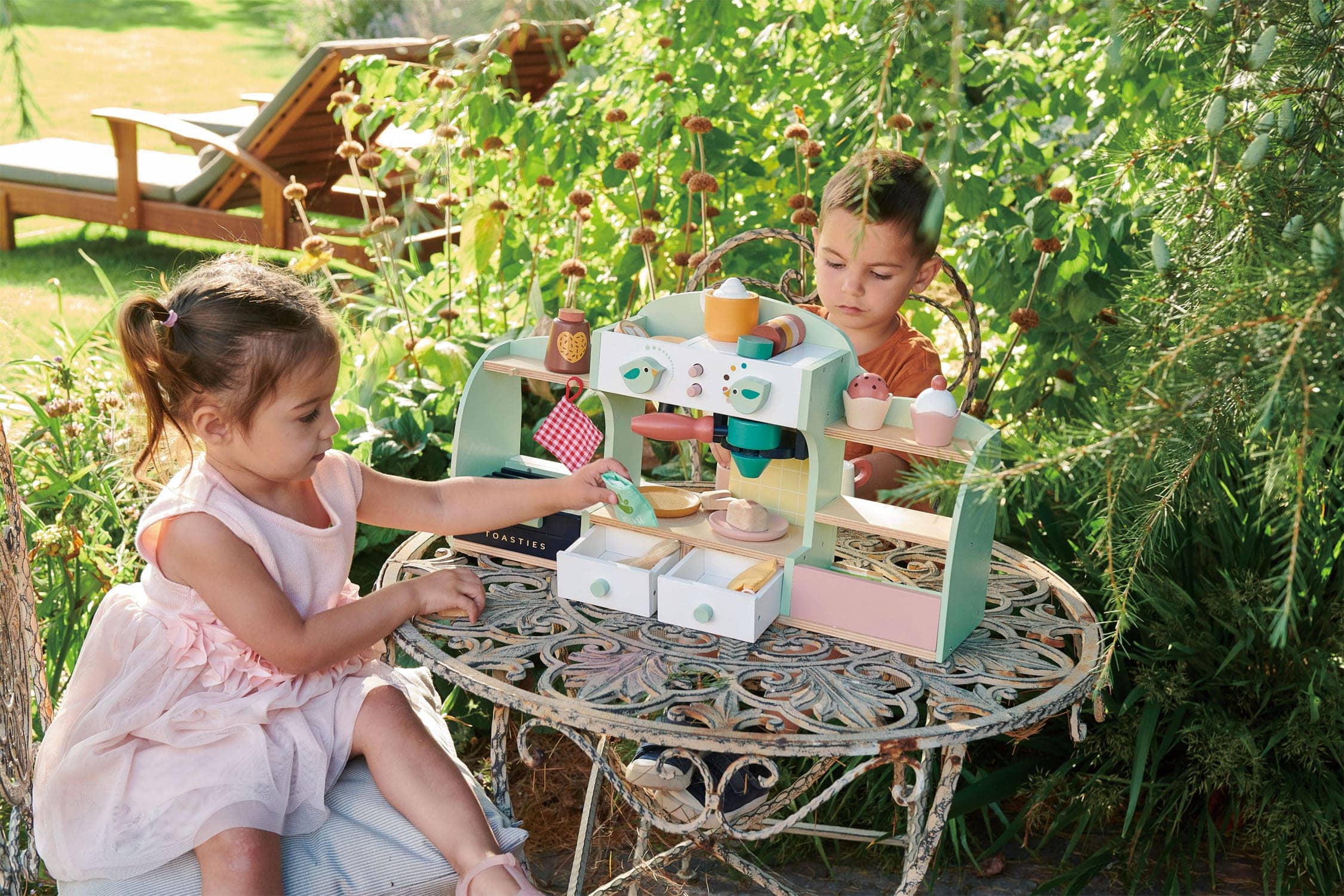 Bird’s Nest Café Tender Leaf Toys   