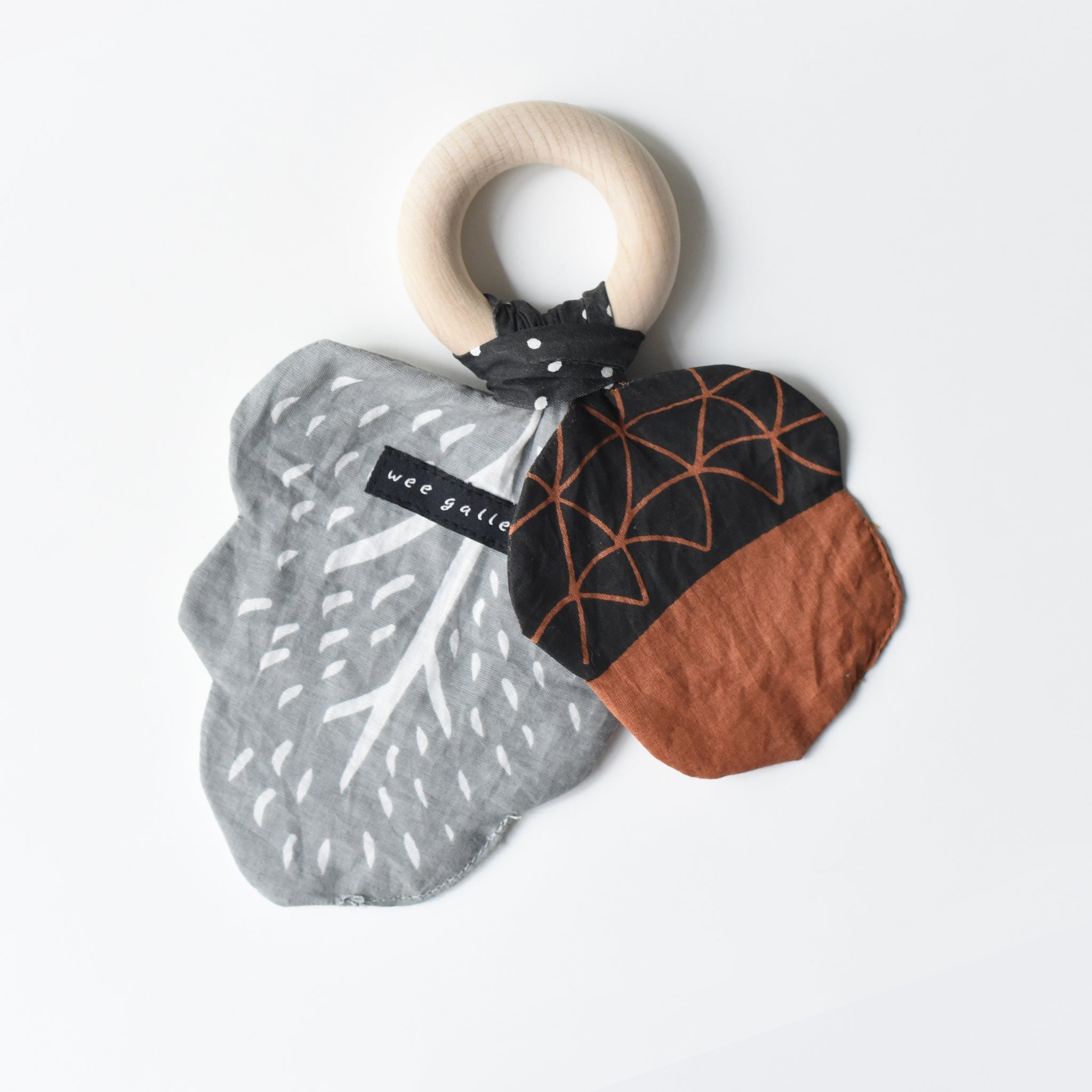 Crinkle Teether - Acorn Alaska   